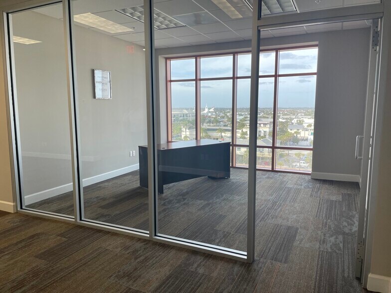 More Photos Of 320 1st St N, Jacksonville Beach Office Residential For Sale