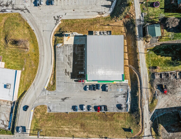 More Photos Of 701 Lincoln Ave, Cadiz Freestanding For Sale