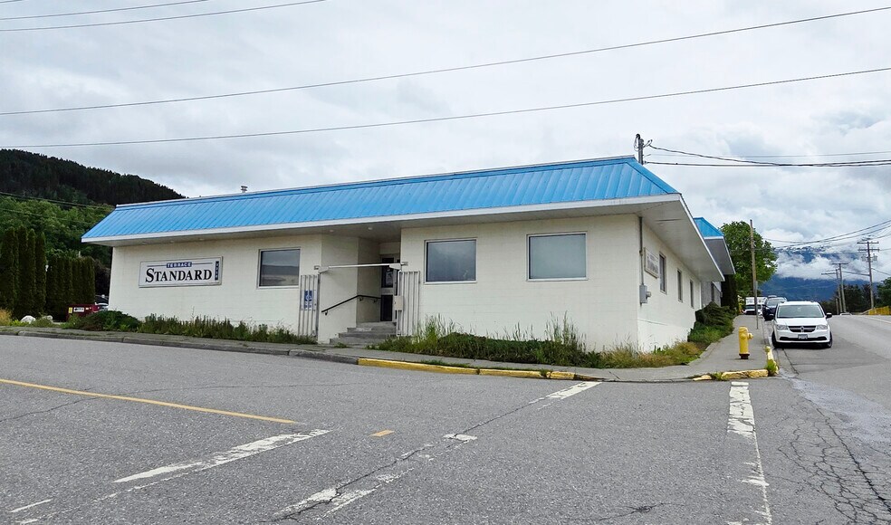More Photos Of 3210 Clinton St, Terrace Flex For Sale