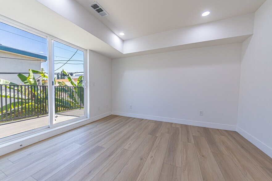 More Photos Of 5436 Romaine St, Los Angeles Apartments For Sale
