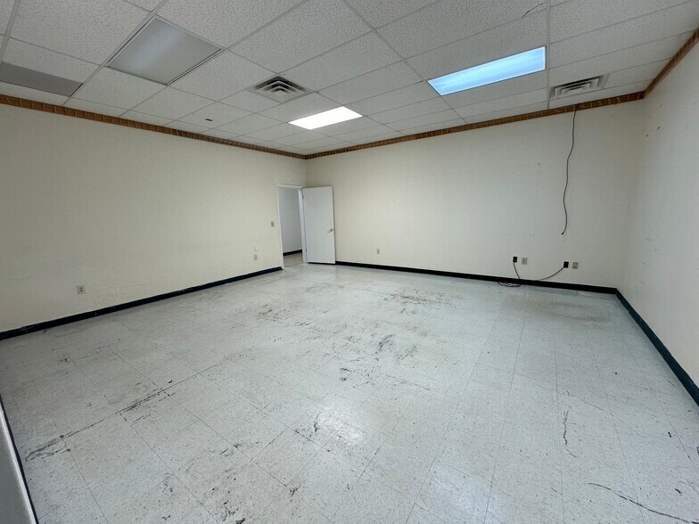 More Photos Of 2070 Sugarloaf Pky, Lawrenceville Unknown For Lease