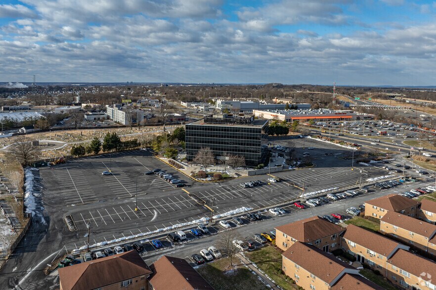 More Photos Of 900 US Highway 9 N, Woodbridge Office For Lease