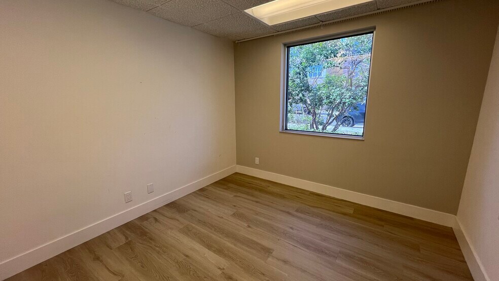 More Photos Of 504 S Moody Ave, Tampa Office For Sale
