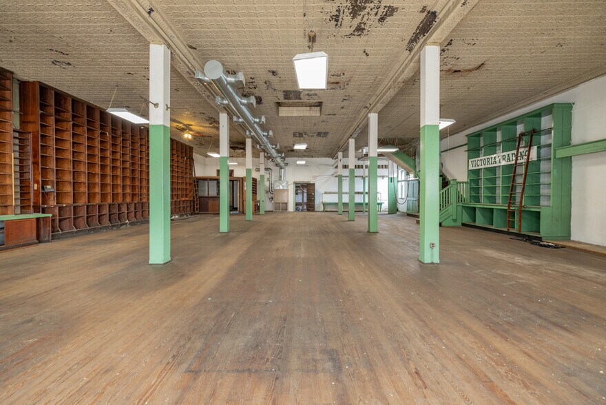 More Photos Of 1801 Main, Victoria General Retail For Sale