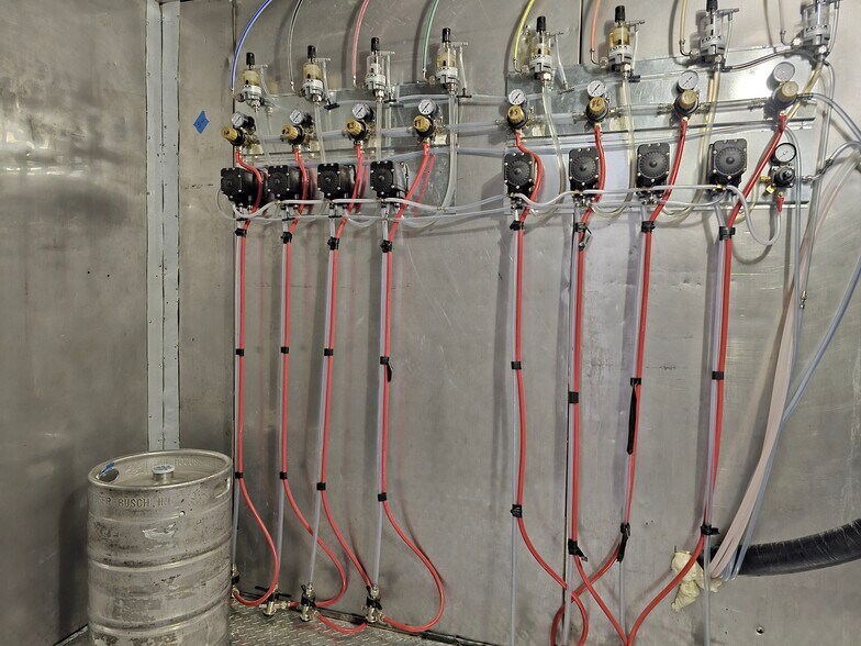 More Photos Of 1011 Front St, Evanston Restaurant For Lease