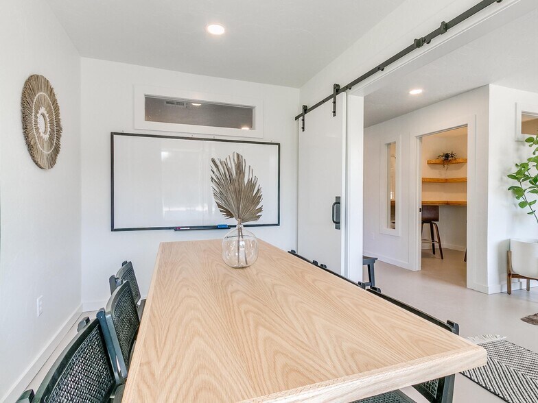 More Photos Of 527 E Main St, Norman Storefront For Lease