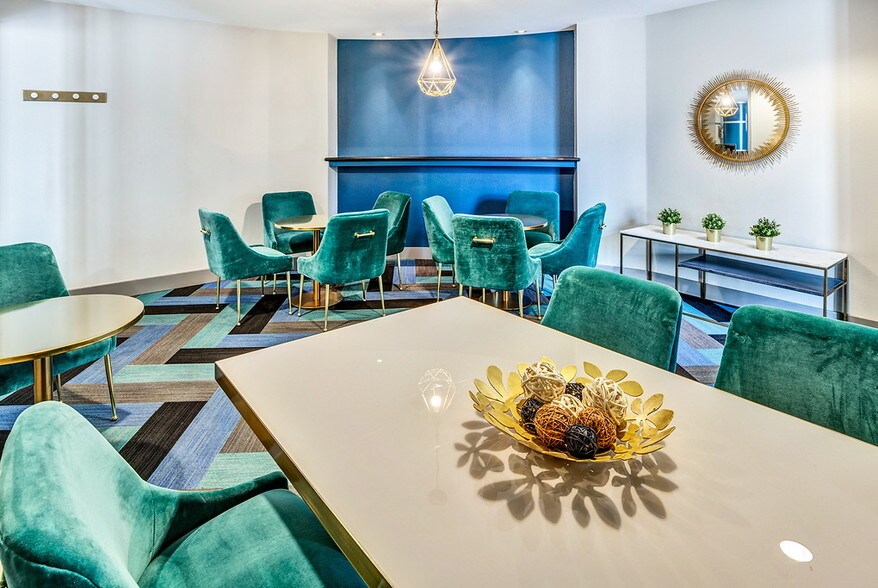 More Photos Of 6399 Christie Ave, Emeryville Apartments For Lease