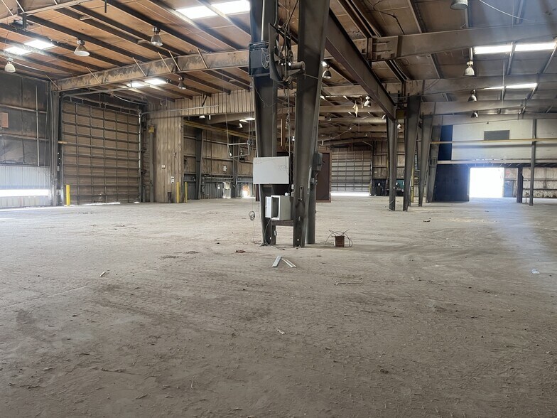 More Photos Of 1012 E Waylon Jennings Blvd, Littlefield Industrial For Sale