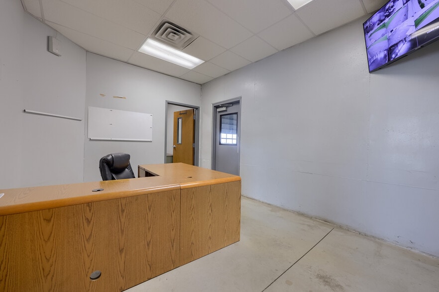 More Photos Of 608 Fairview Rd, Manheim Specialty For Lease