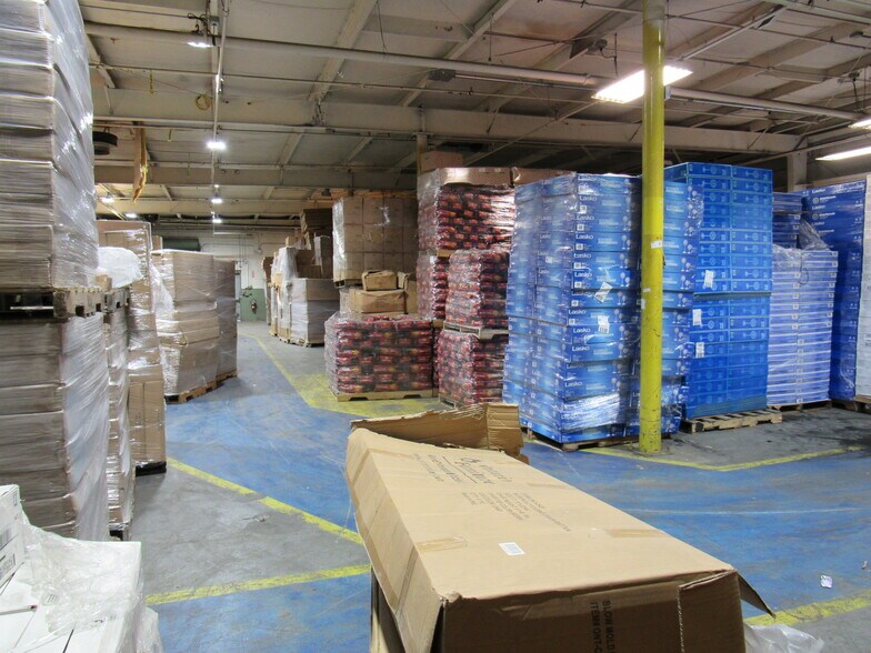 More Photos Of 150 Coldenham Rd, Walden Warehouse For Lease