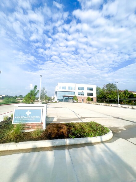 Primary Photo Of 18354 I-45 South, Shenandoah Medical For Lease