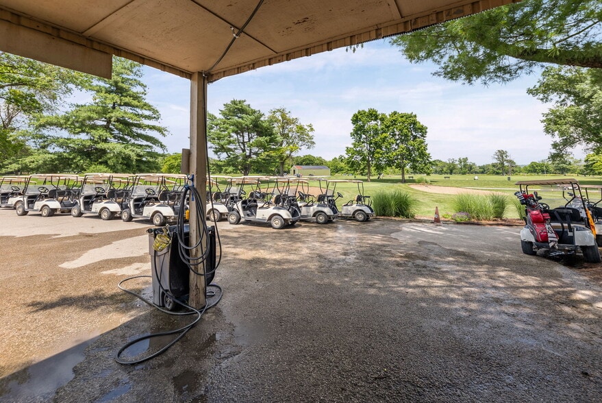 More Photos Of 200 Arlington Dr, Granite City Golf Course Driving Range For Sale