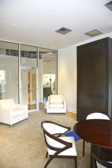 More Photos Of 142 W Platt St, Tampa Office Residential For Lease