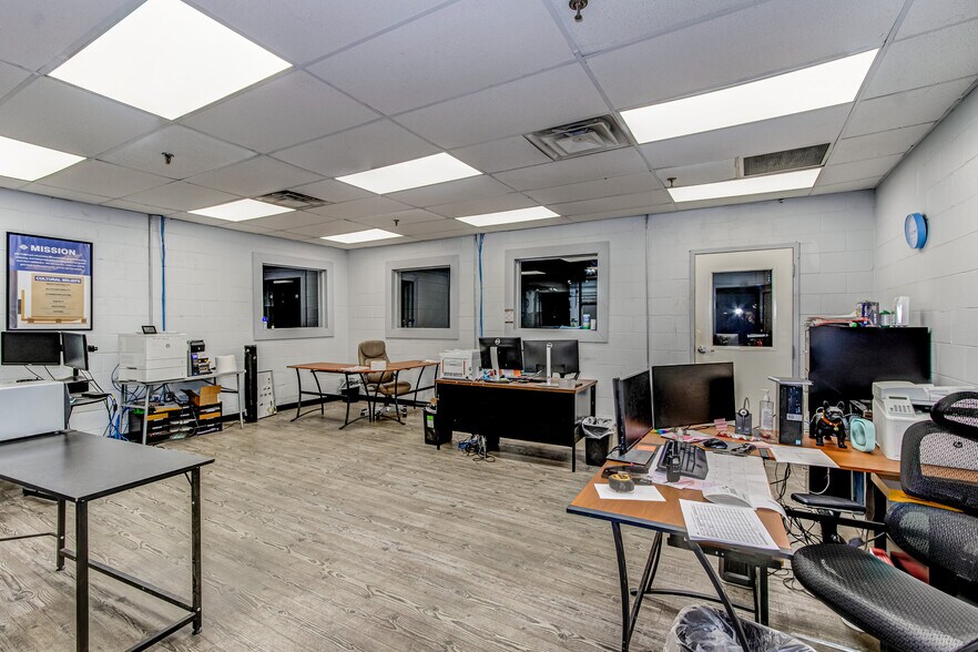 More Photos Of 14 Pine House Rd, Trenton Warehouse For Sale