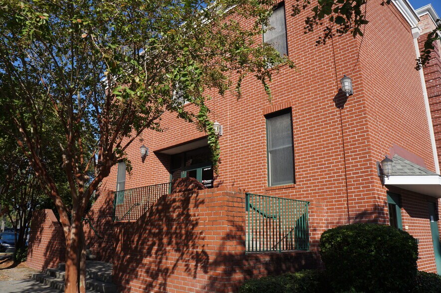 More Photos Of 24 W Chase St, Pensacola Office For Lease