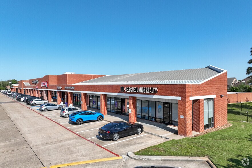 More Photos Of 501-521 S Mason Rd, Katy Storefront For Lease