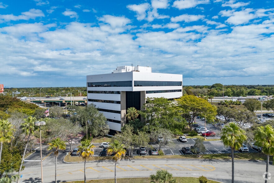 More Photos Of 10720 Caribbean Blvd, Cutler Bay Medical For Lease