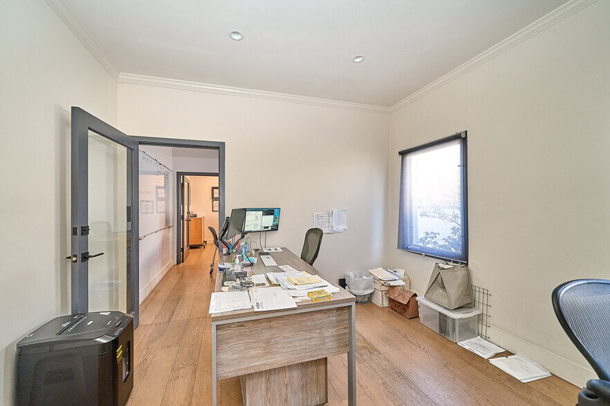 More Photos Of 7223 Beverly Blvd, Los Angeles Storefront Retail Office For Sale