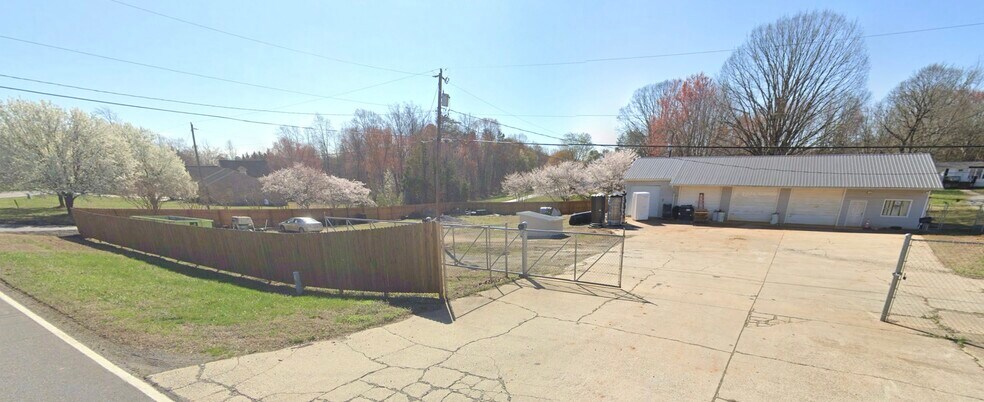 More Photos Of 1082 Lemons rd, Stokesdale Warehouse For Lease