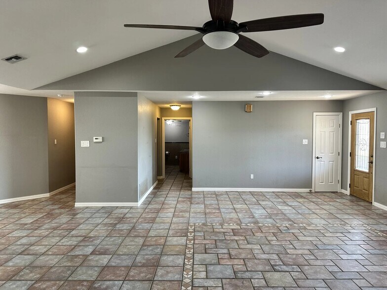 More Photos Of 1782 Key Ln, Abilene Office For Lease