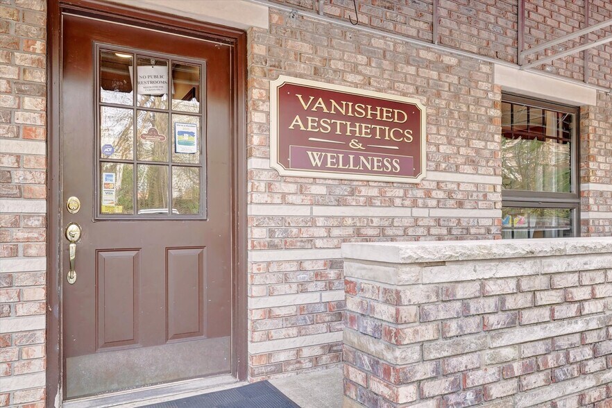 More Photos Of 805-807 N College Ave, Bloomington Medical For Sale