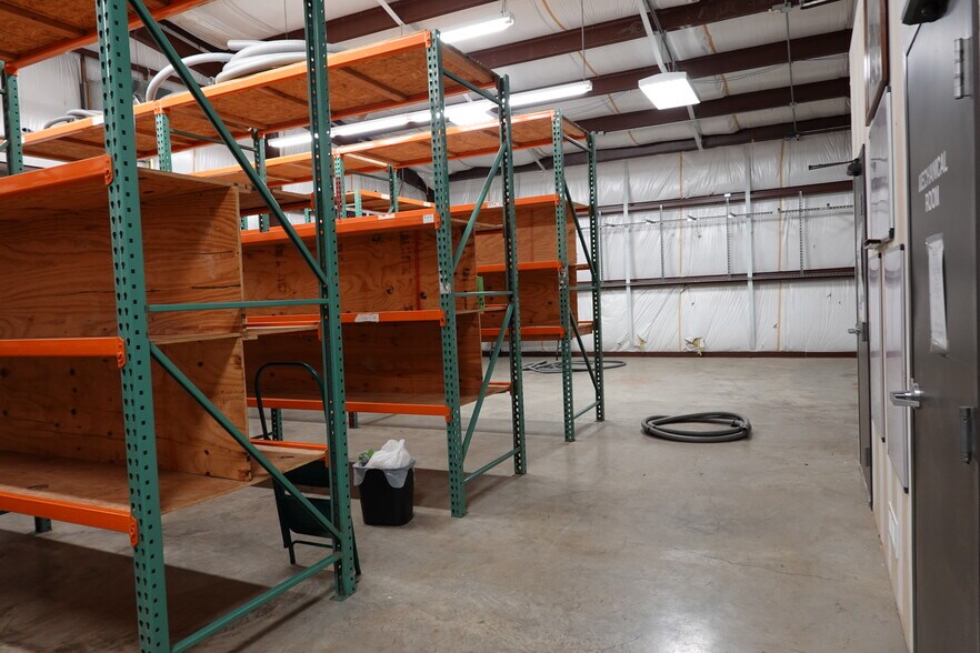 More Photos Of 2051 Bender Ln, Arnold Flex For Sale