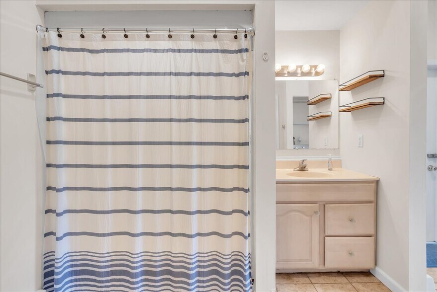 More Photos Of 47-49 Furnace ave, Wanaque Flex For Sale