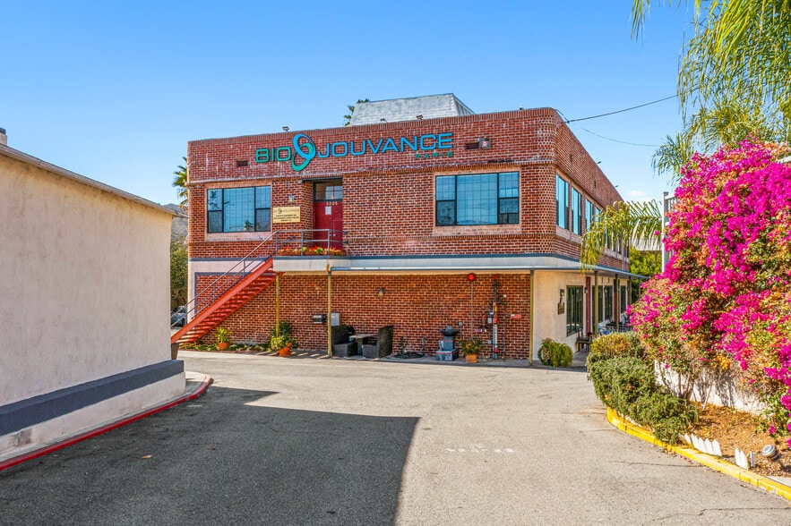 More Photos Of 5223-5245 W San Fernando Rd, Los Angeles Showroom For Lease
