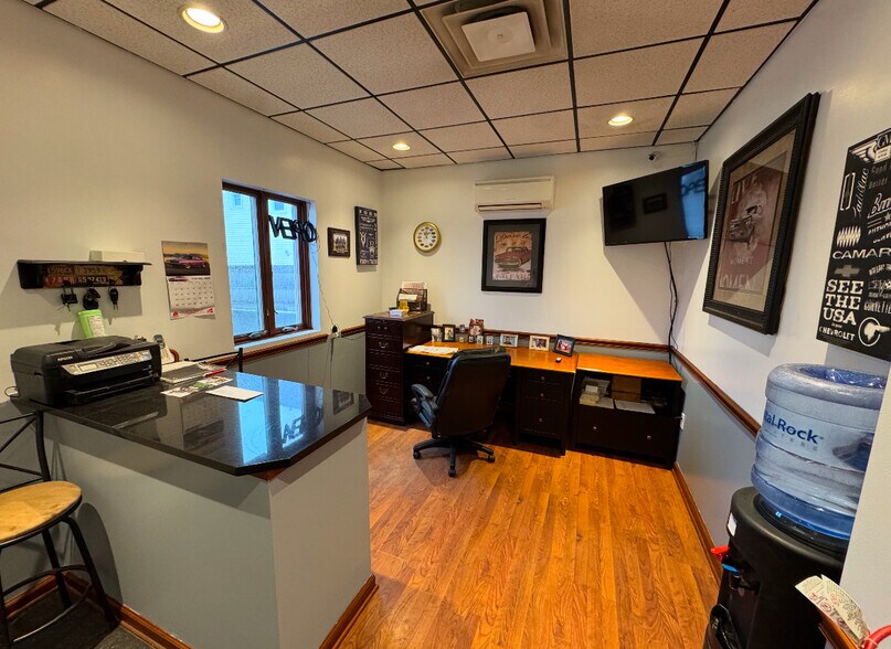 More Photos Of 2514 Pine Ave, Niagara Falls General Retail For Sale