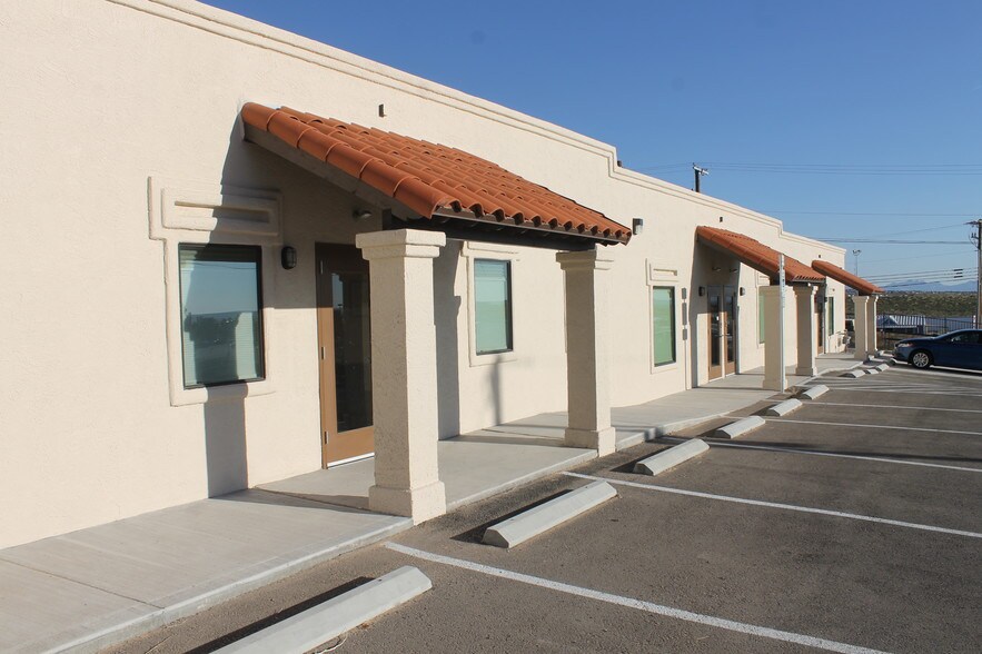 More Photos Of 3012 Mountain Pass Blvd, Anthony Office For Lease