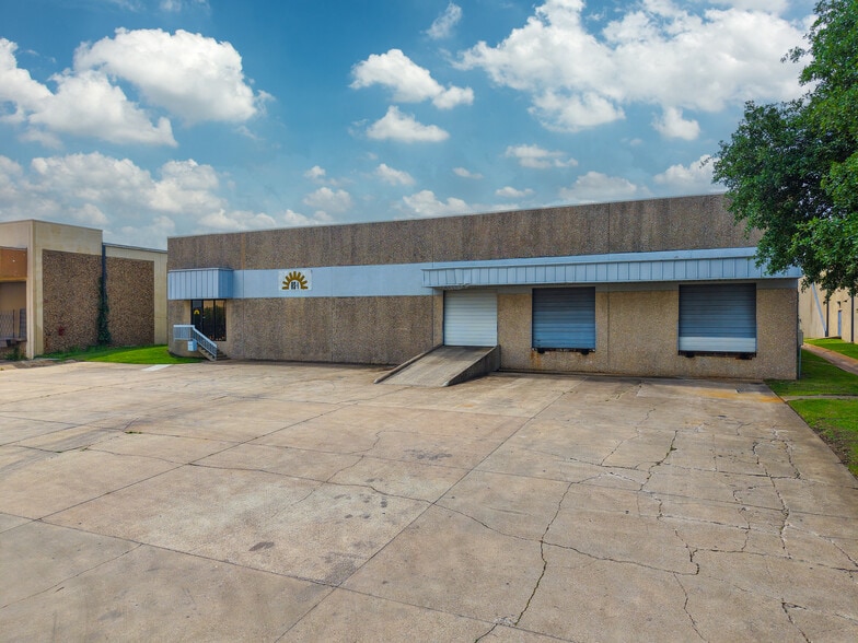 Primary Photo Of 2100 Exchange Dr, Arlington Industrial For Lease