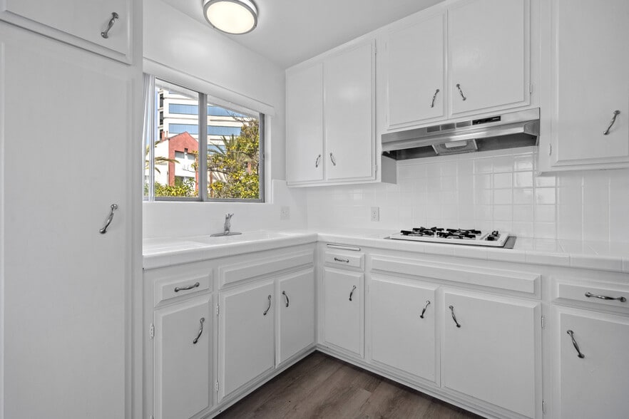 More Photos Of 1236 McClellan Dr, Los Angeles Apartments For Sale