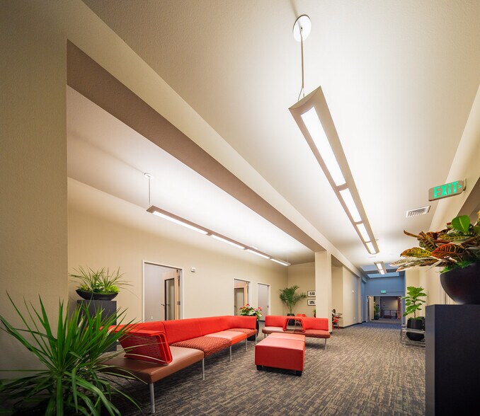 More Photos Of 223 Commercial St NE, Salem Storefront Retail Office For Lease