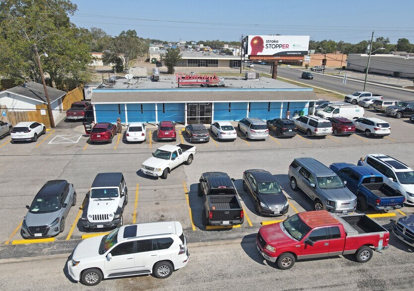 More Photos Of 1403 N Navarro St, Victoria Restaurant For Sale