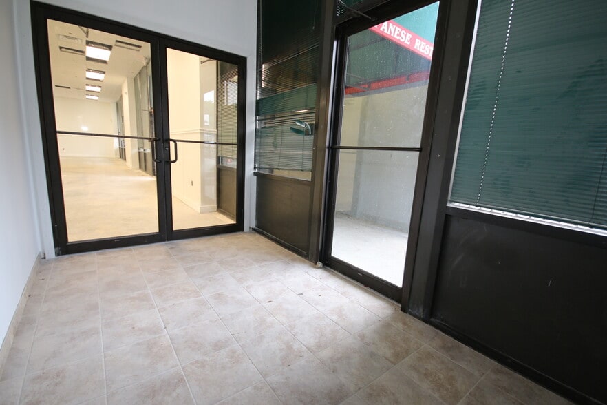More Photos Of 82 Newbury St, Peabody Restaurant For Lease