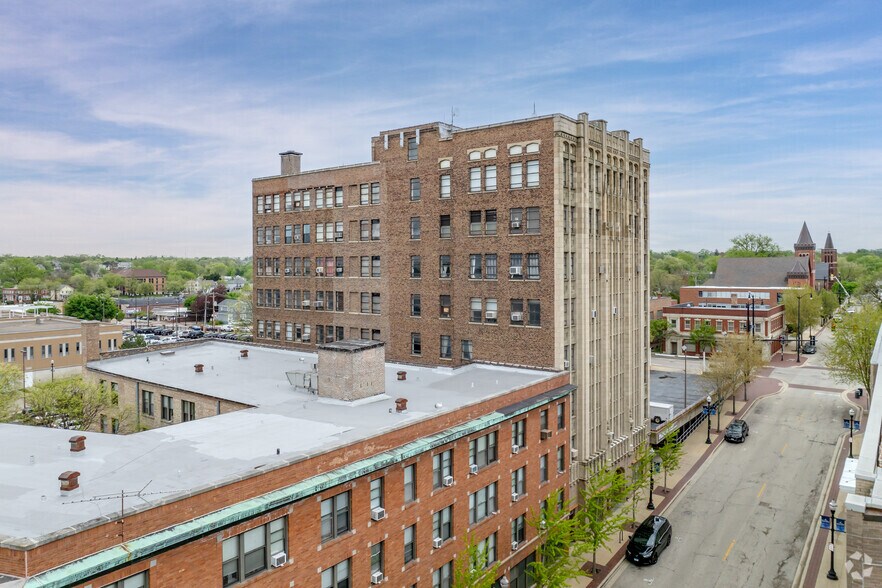 More Photos Of 164 Division St, Elgin Office For Lease