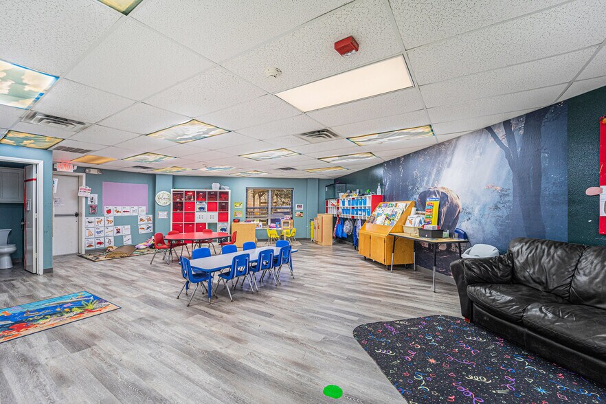 More Photos Of 3421 E Walnut St, Pearland Daycare Center For Sale