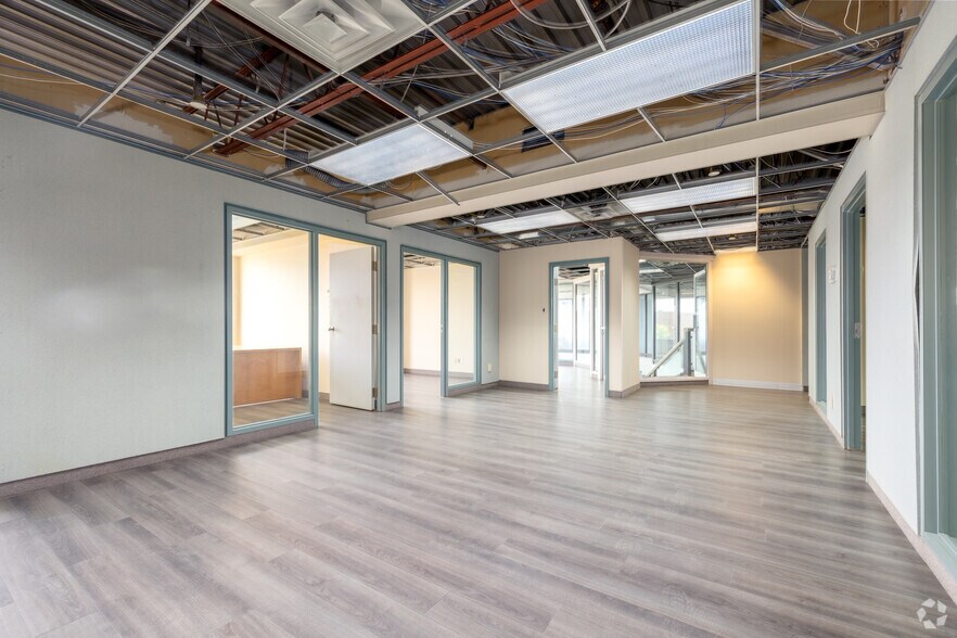 More Photos Of 1100-1190 Rue Bégin, Saint-Laurent Warehouse For Lease