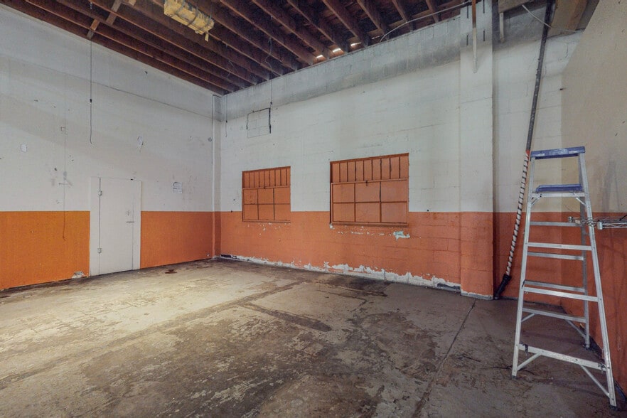 More Photos Of 1823 Commercial St NE, Albuquerque Warehouse For Sale