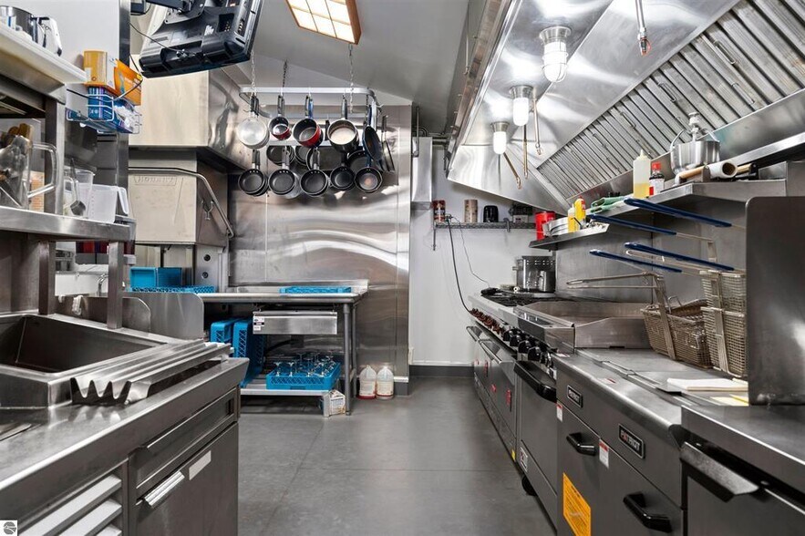 More Photos Of 18599 Mission Rd, Traverse City Hotel For Sale