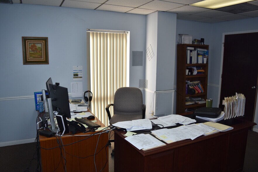 More Photos Of 7158 123rd Cir N, Largo Warehouse For Sale