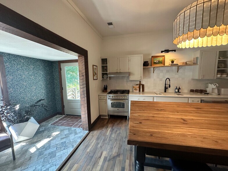 More Photos Of 6700 Shady grove Rd, Cumming Office Residential For Sale