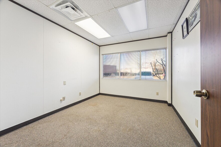 More Photos Of 17041 El Camino Real, Houston Office Residential For Sale