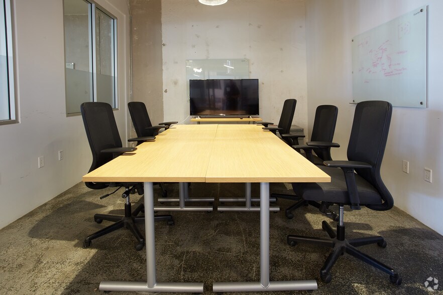 More Photos Of 5877 Obama Blvd, Los Angeles Loft Creative Space For Lease