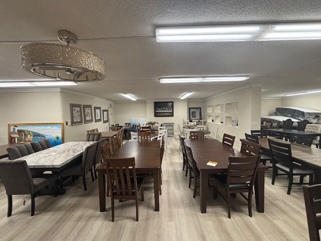 More Photos Of 620 Chester Ave, Bakersfield Showroom For Lease