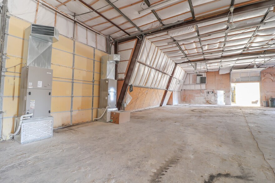 More Photos Of 1292 SW 125th Rd, Holden Light Manufacturing For Sale