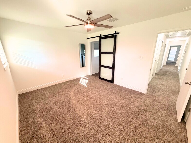 More Photos Of 2103 Taylor St, Waller Office For Sale