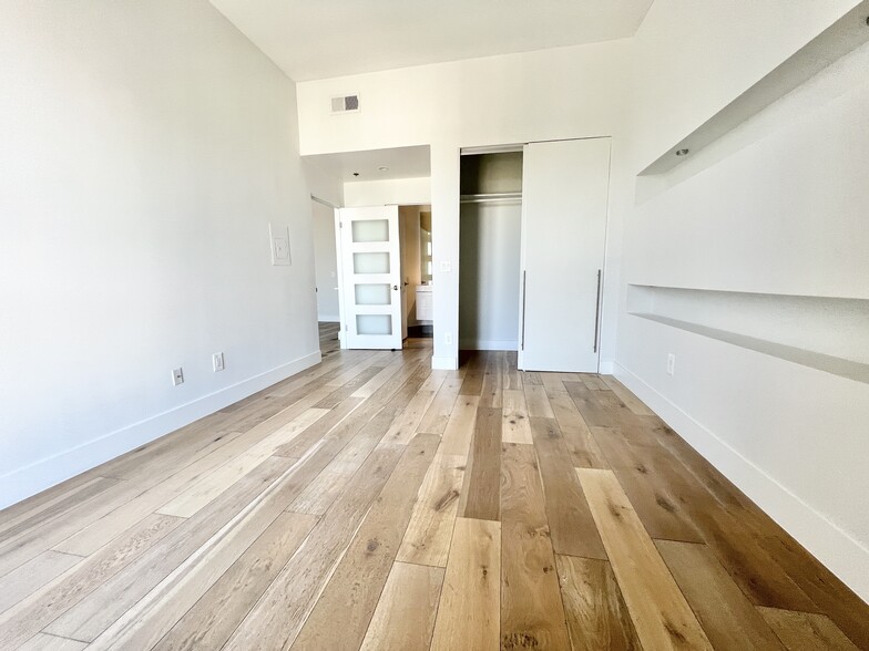 More Photos Of 8811 Burton Way, Los Angeles Apartments For Sale