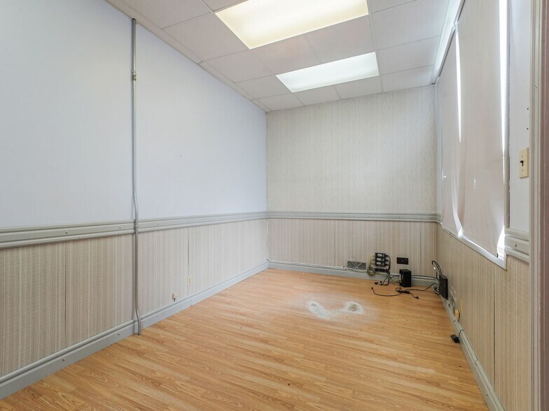 More Photos Of 9630 74 Av NW, Edmonton Flex For Sale