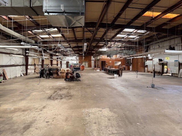 More Photos Of 2340 N Jackson St, Normandy Industrial For Sale